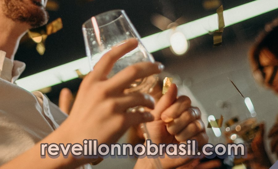 Programação de festas de Réveillon 2024 no Brasil - reveillonnobrasil.com